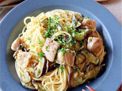 ナスと鶏肉のブイヨンバター醤油パスタ